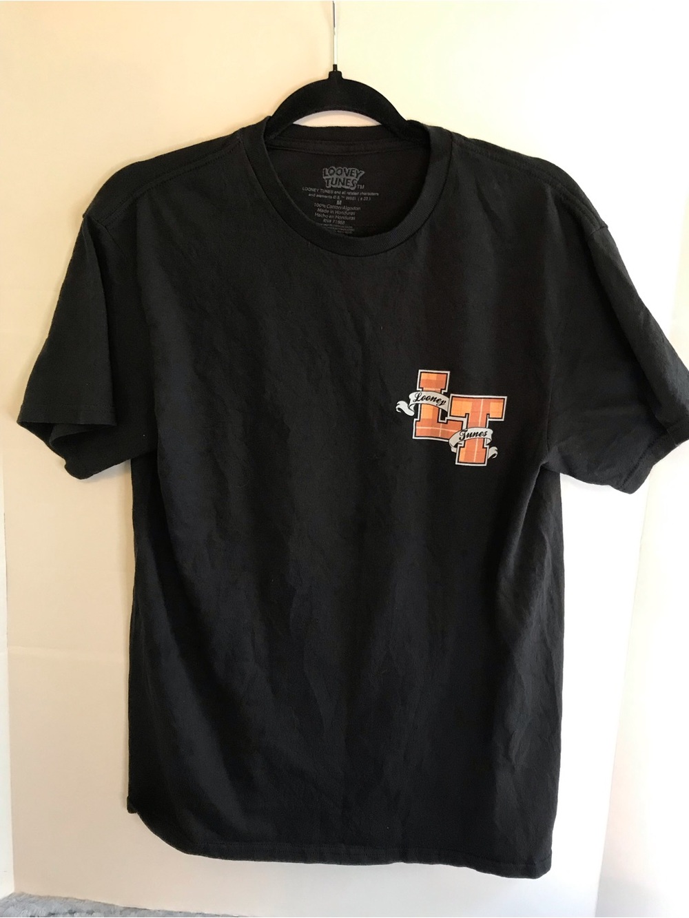 Warner Bros. Looney Tunes Bugs Bunny black T-shirt size medium